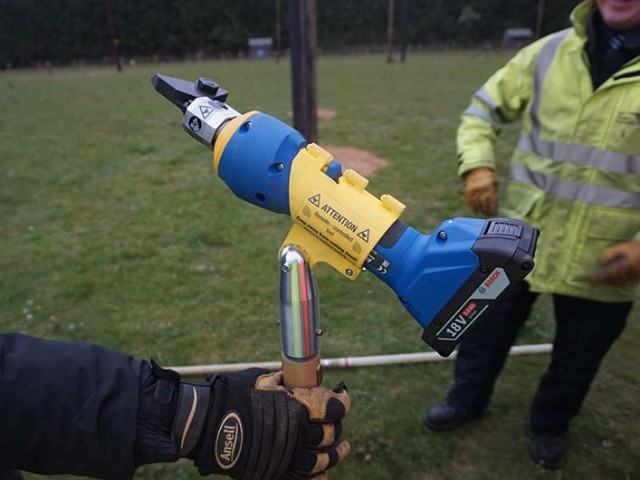 NEW! Battery powered hydraulic cutting tool with remote control